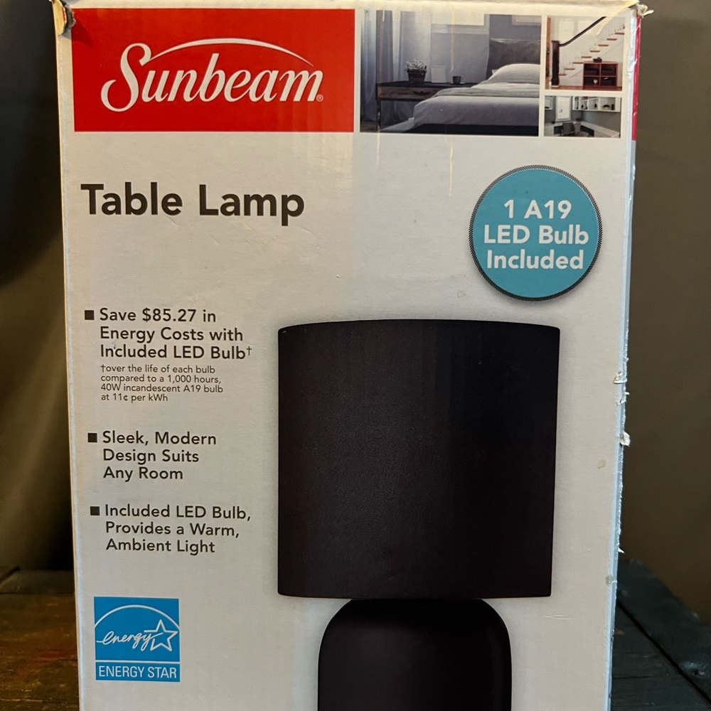Sunbeam desk lamp perfect for students! Comes with energy saving lightbulb